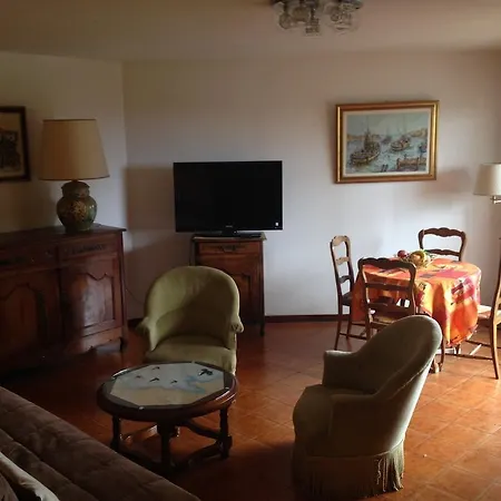 St Raphael Apartmán *